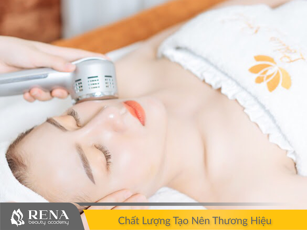 Tìm hiểu quy trình điện di vitamin C trong dạy nghề thẩm mỹ  