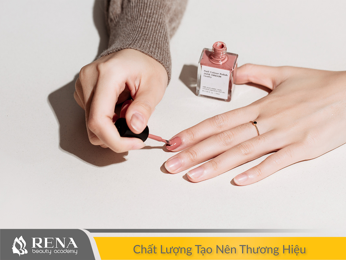 Không có hoa tay có học nail được không ? 